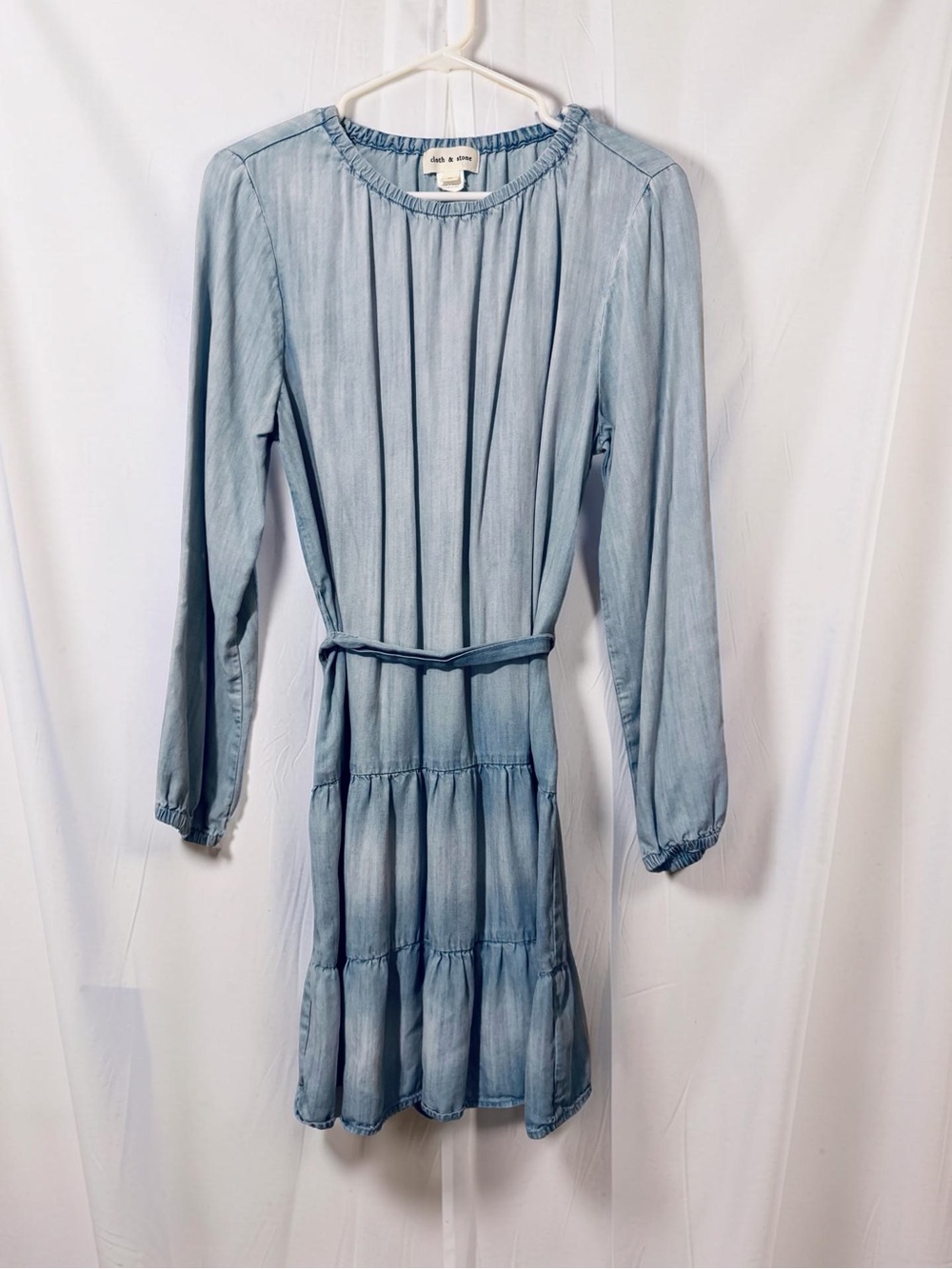 Cloth & Stone Chambray Tiered Mini Dress Size Medium Light Wash Tencel Tie Waist